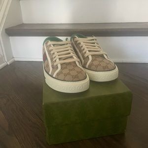 Cleaning out closet (Gucci Shoes with shoe box dust bag inside)